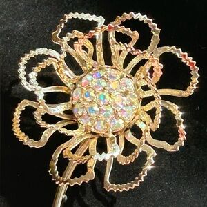 Sarah Coventry Allusion Filigree Flower Aurora Borealis Crystal Vintage Brooch